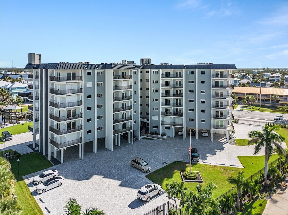 1511 Seas The Day: Batiki West Unit #504 2 Bedroom Condo