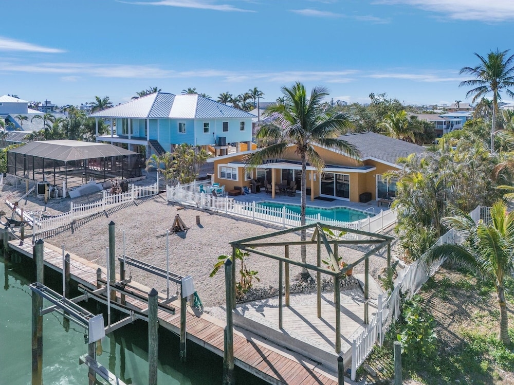 5535 Casa De Lujo: Heated Pool W/ Water Views 4 Bedroom Home