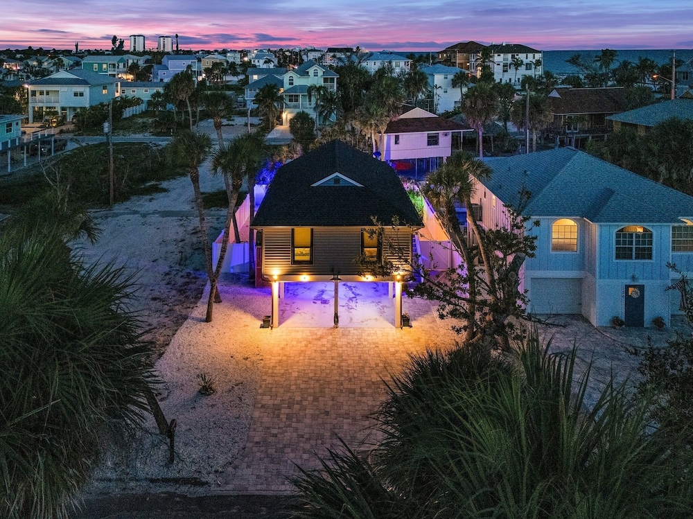 130 Tiki Tides: 2br W/ Outdoor Tiki Bar! 2 Bedroom Home