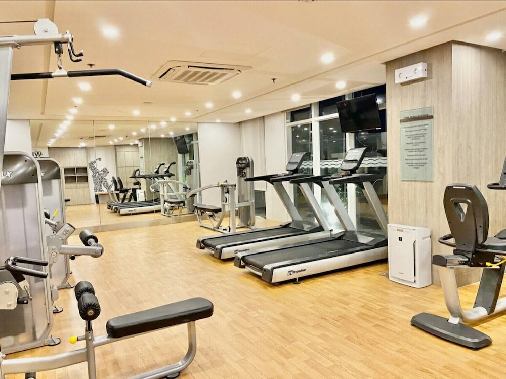 Cozy Iloilo City Condo With Shared Pool and Fitness Center