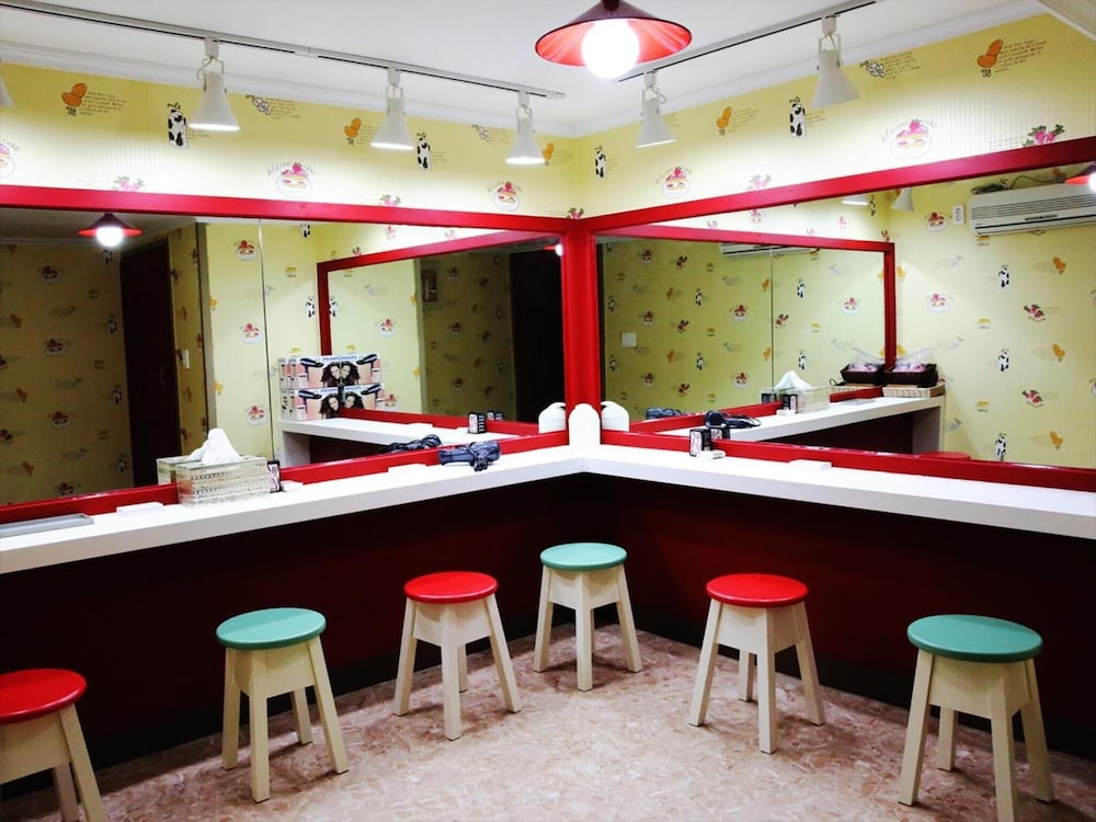 Jeju R Hotel & Guest House - Hostel