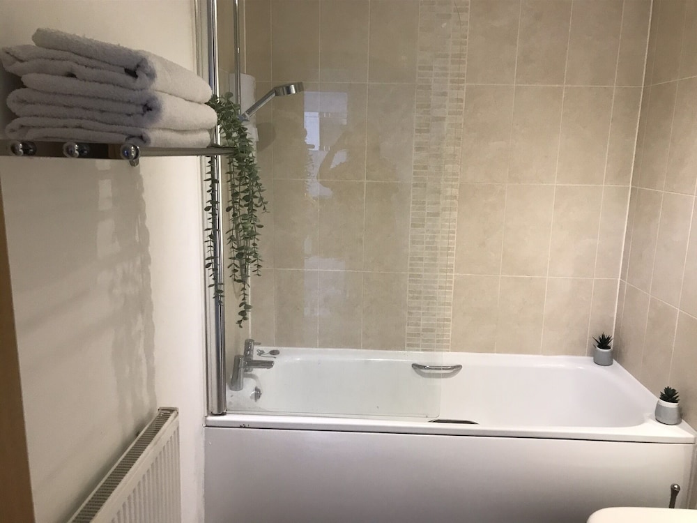 2-bed Apartment Sleeps 4 With Garden view 3