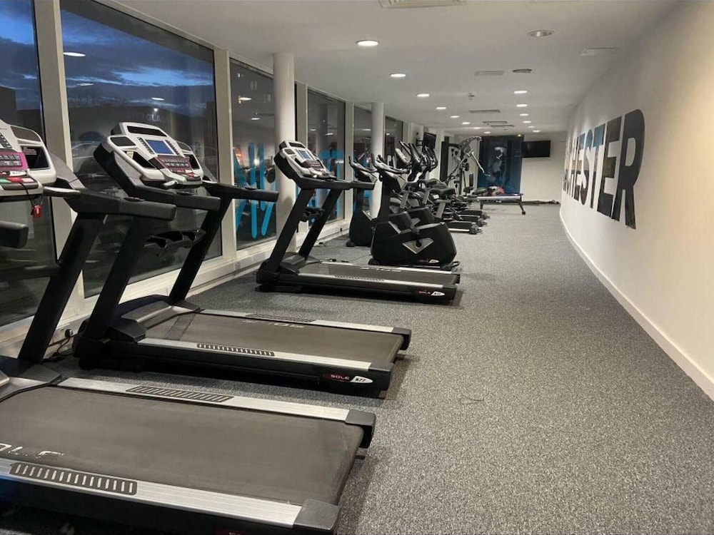 Spacious MCR Apartment - Gym - Terrace - Games Room - Free Secured Parking