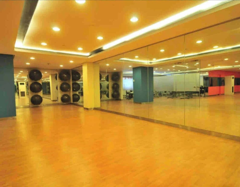 Luxurious Studio in Mckinley Hill With City View