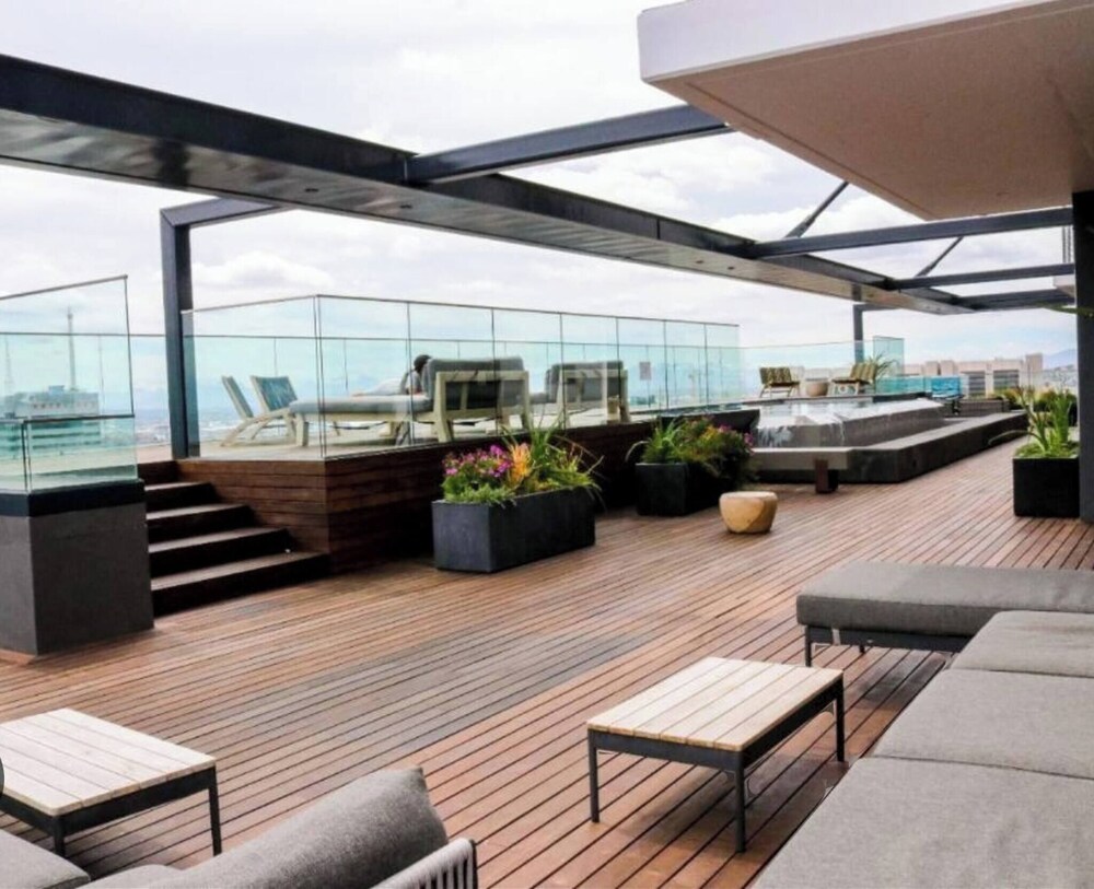 Exclusive Apt With Balcony, Stunning Views & Pool