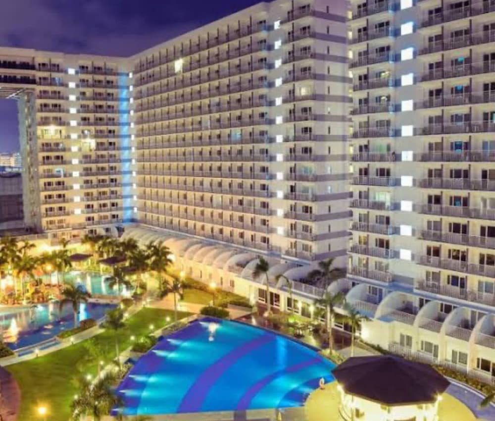 Dainty Pasay City Apartment for Rent - Entire House Front of Mall of Asia