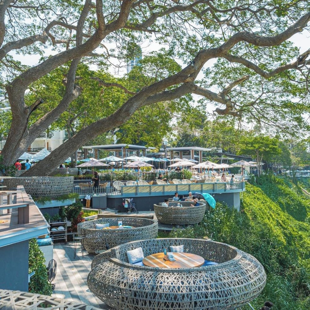 Stunning Sea View Condo -next To Beach