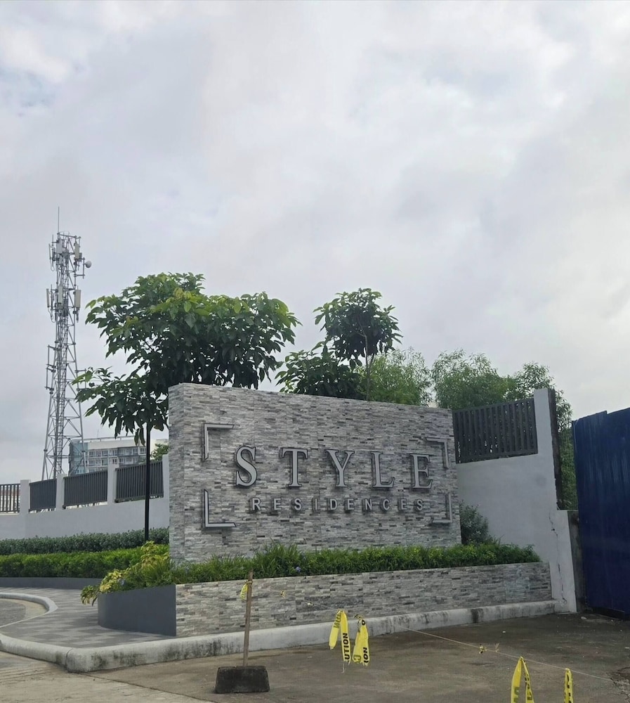 Stylish Condo Room in Iloilo City With Shared Pool