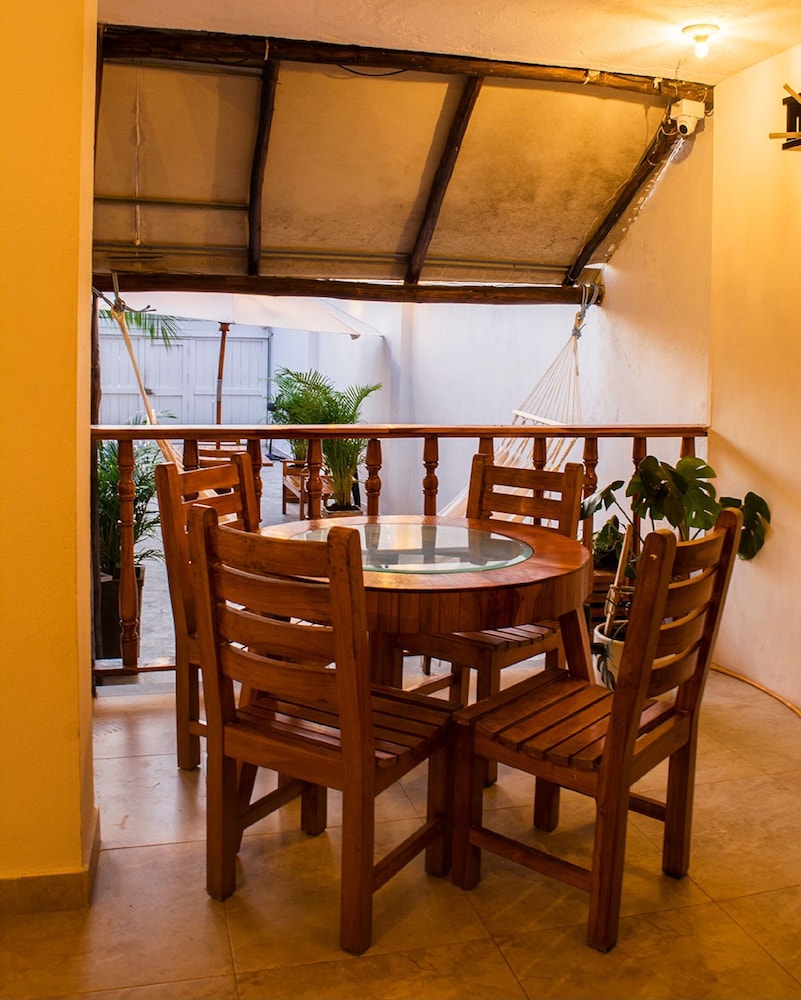 Room-hb1 Triple Room With Air Conditioni