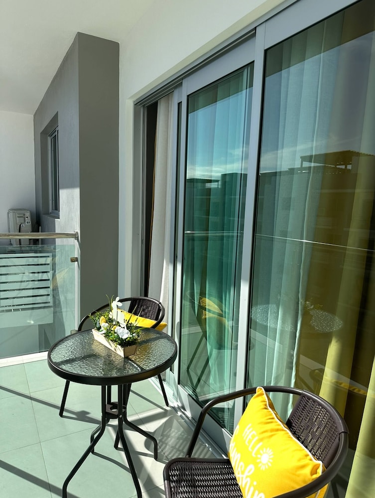 Modern Penthouse Albarobello Residences