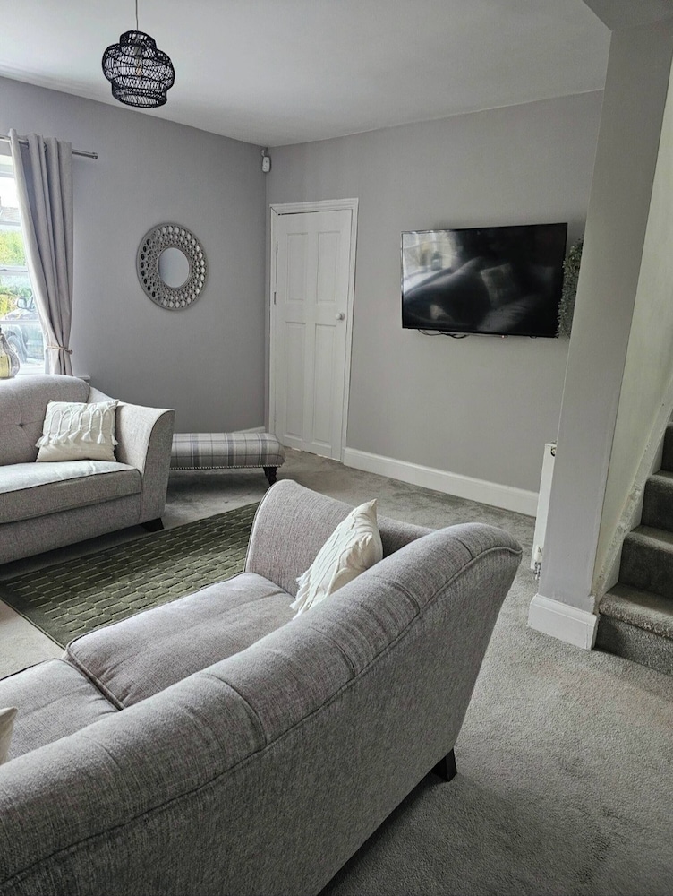 The Sweetbriar Cottage3 Bedroom House in Leeds