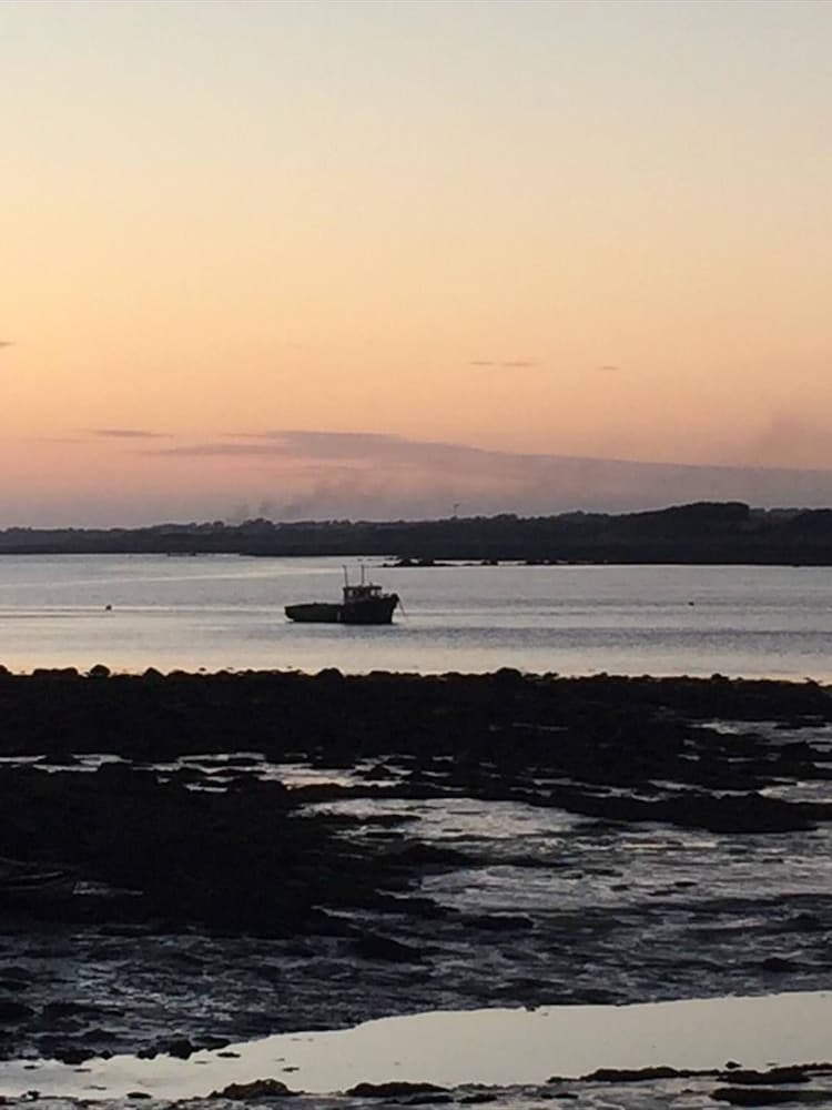 Studio Apartment Sleeps up to 4 Guests in Kinvara