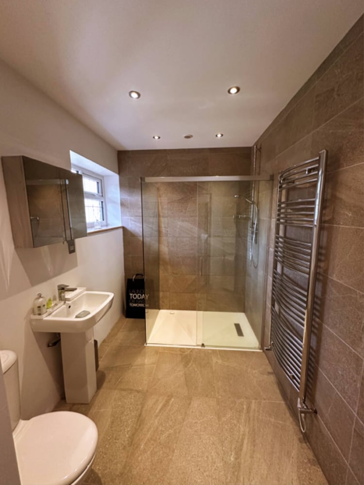 Stylish Happiness Home in Surrey