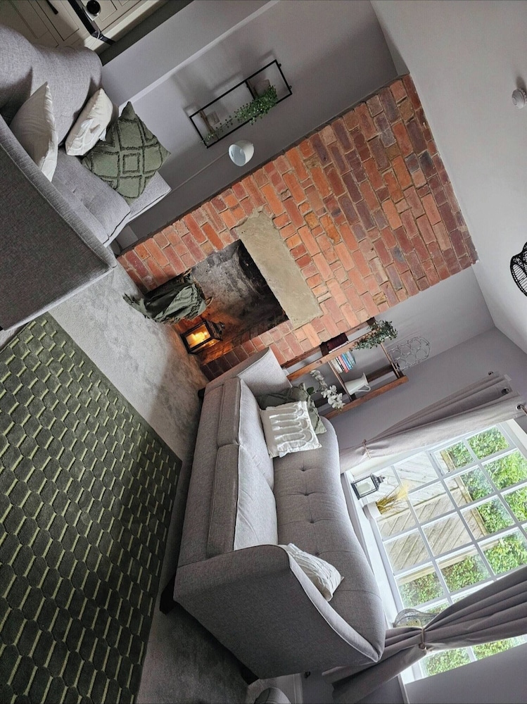 The Sweetbriar Cottage3 Bedroom House in Leeds