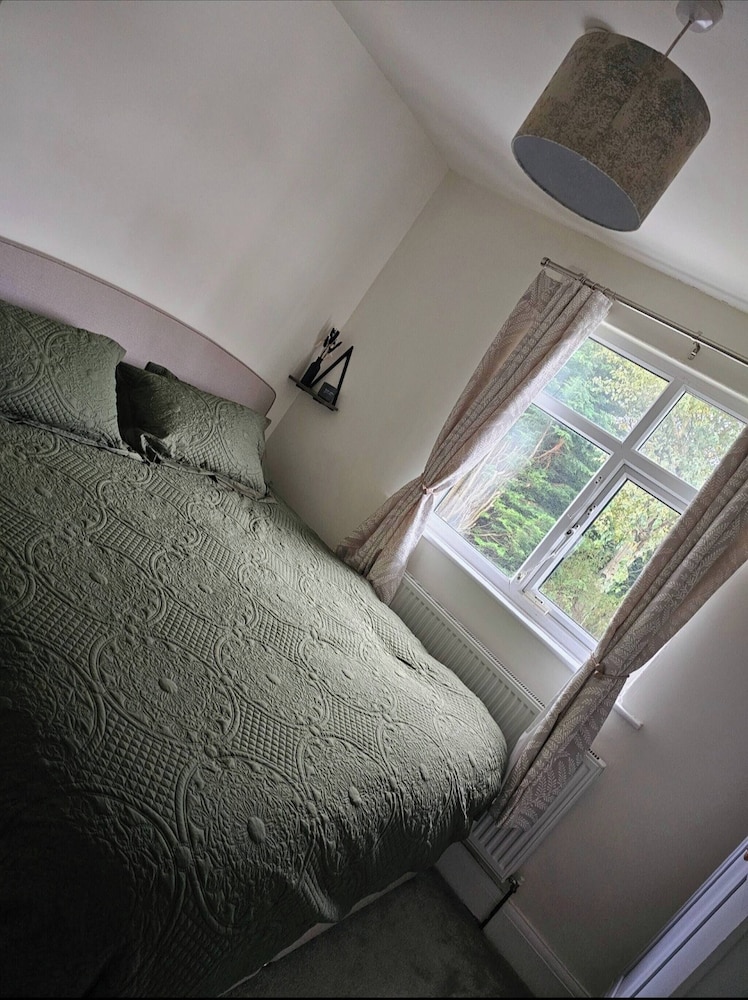 The Sweetbriar Cottage3 Bedroom House in Leeds