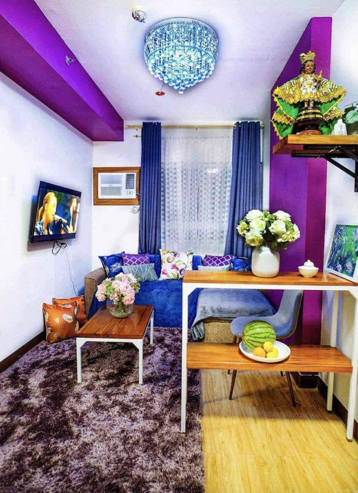 Romantic Purple 1-bedroom 5-8 pax in CDO