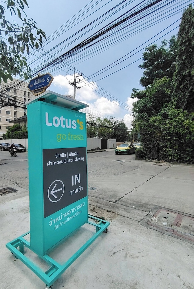 1 BR 5 Mins BTS Bearing 7-11 and Lotus