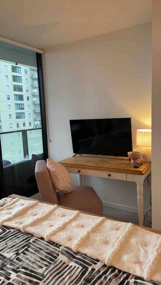 Luxurious one Bedroom Apartment With Pool