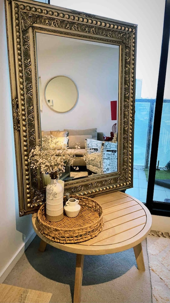 Luxurious one Bedroom Apartment With Pool