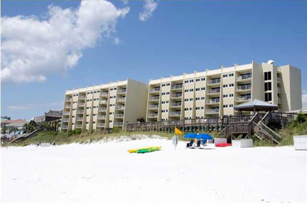 Beach House 305b 1 Bedroom Condo by RedAwning