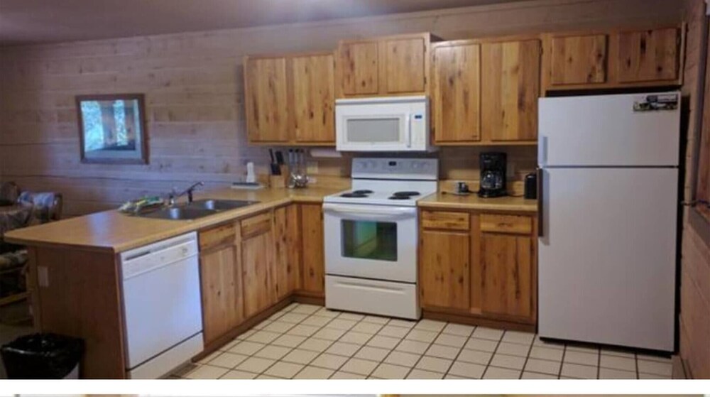 Entire Charming Cabin With Lake And Mountain View view 3