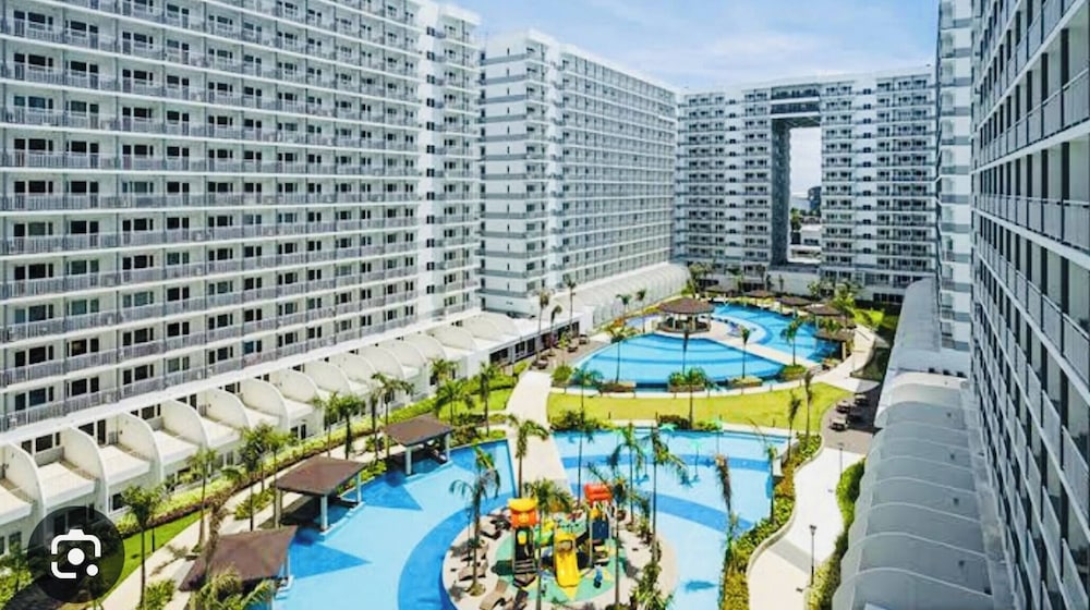Dainty Pasay City Apartment for Rent - Entire House Front of Mall of Asia