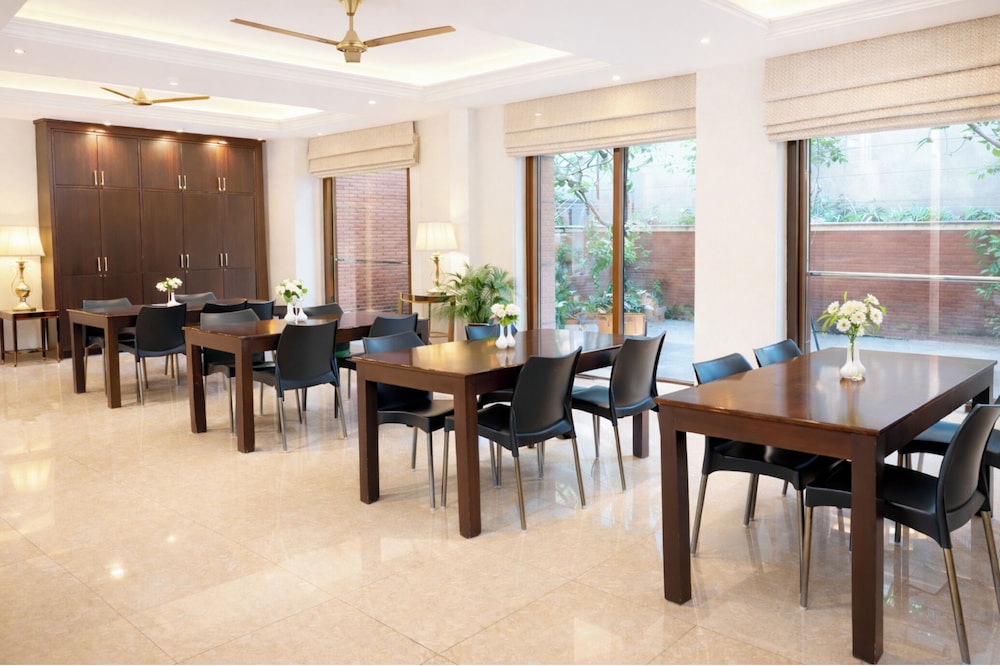 EMBLEM - Arjun Marg Golf Course Road
