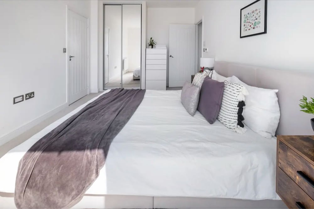 Stylish London Flat - Private Terrace - City View