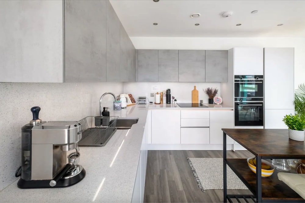 Stylish London Flat - Private Terrace - City View