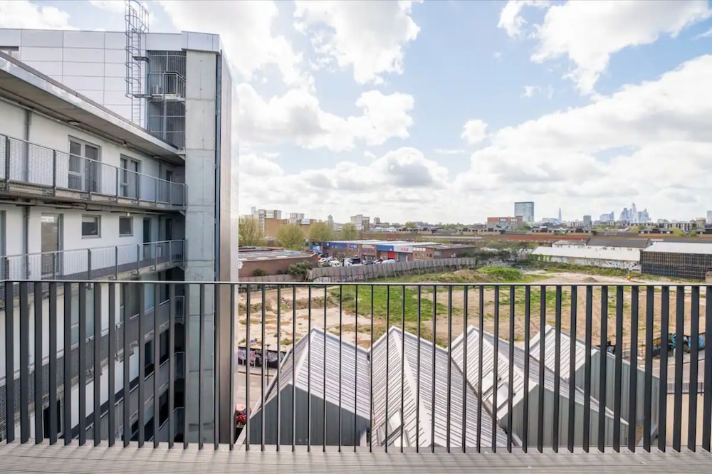 Stylish London Flat - Private Terrace - City View