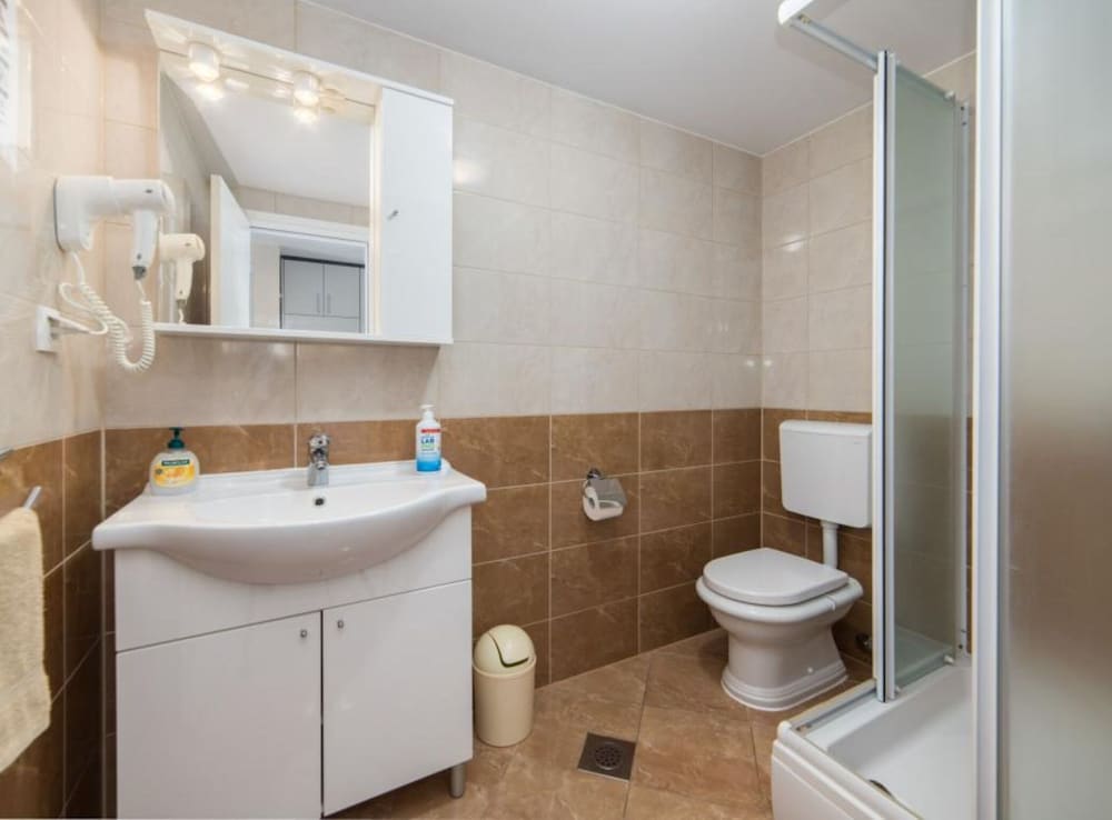 Apartments Nmn Drvenik