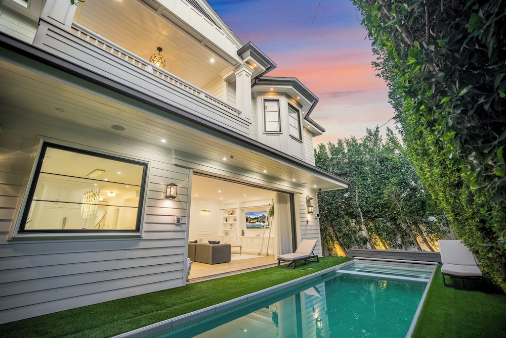 Spaulding Ave Farmhouse - Bespoke LA Home w/ Pool & Home Theater