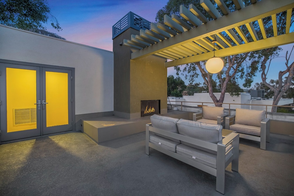 Solara Point - Sunset to Skyline With Pool & Epic Views