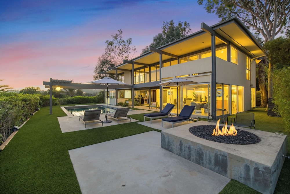 Solara Point - Sunset to Skyline With Pool & Epic Views