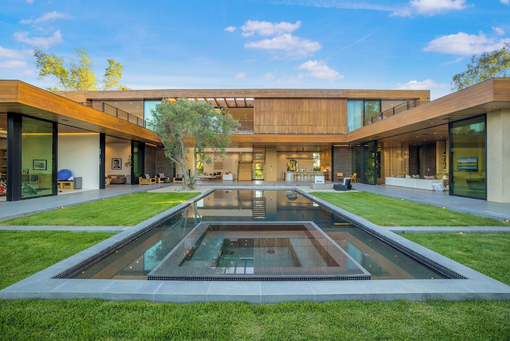 Oak Pass Manor: Indoor-outdoor Luxury With Pool, Sauna & Panoramic Views