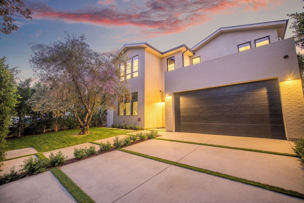 Kraft Villa - Luxury Living Redefined w/ Pool