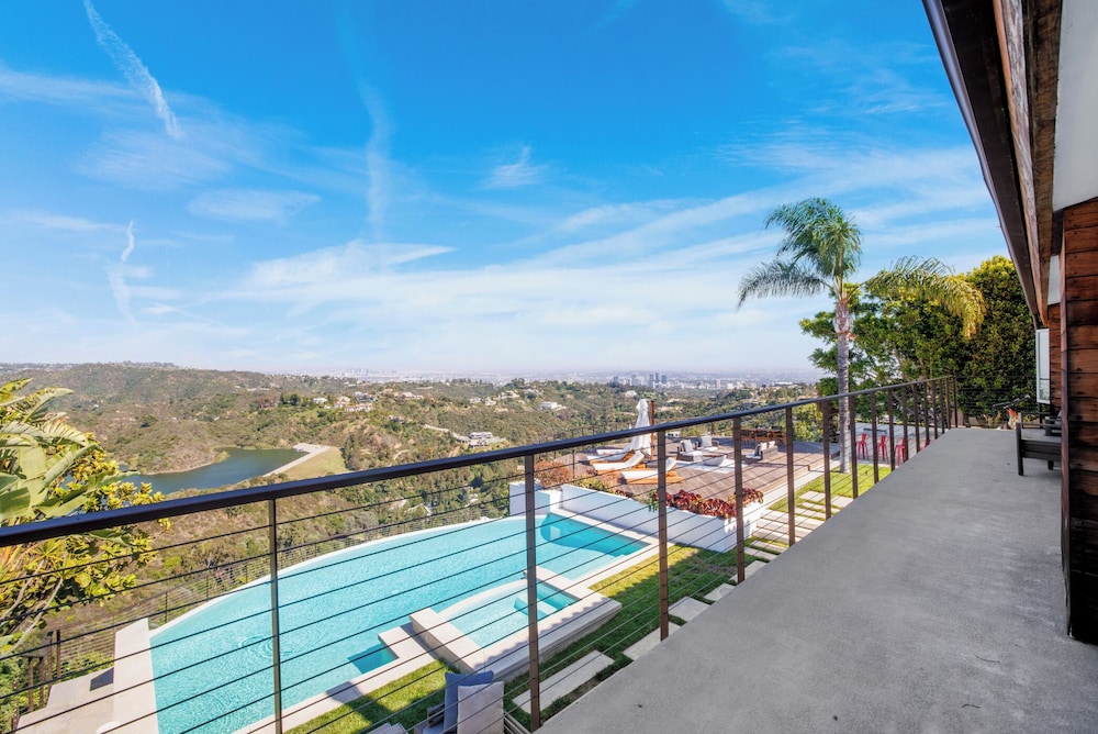 Stradella View - Bel-air Oasis w/ Infinity Pool & Stunning Panoramic Views