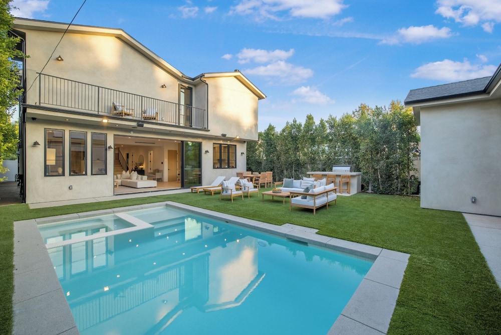 Kraft Villa - Luxury Living Redefined w/ Pool