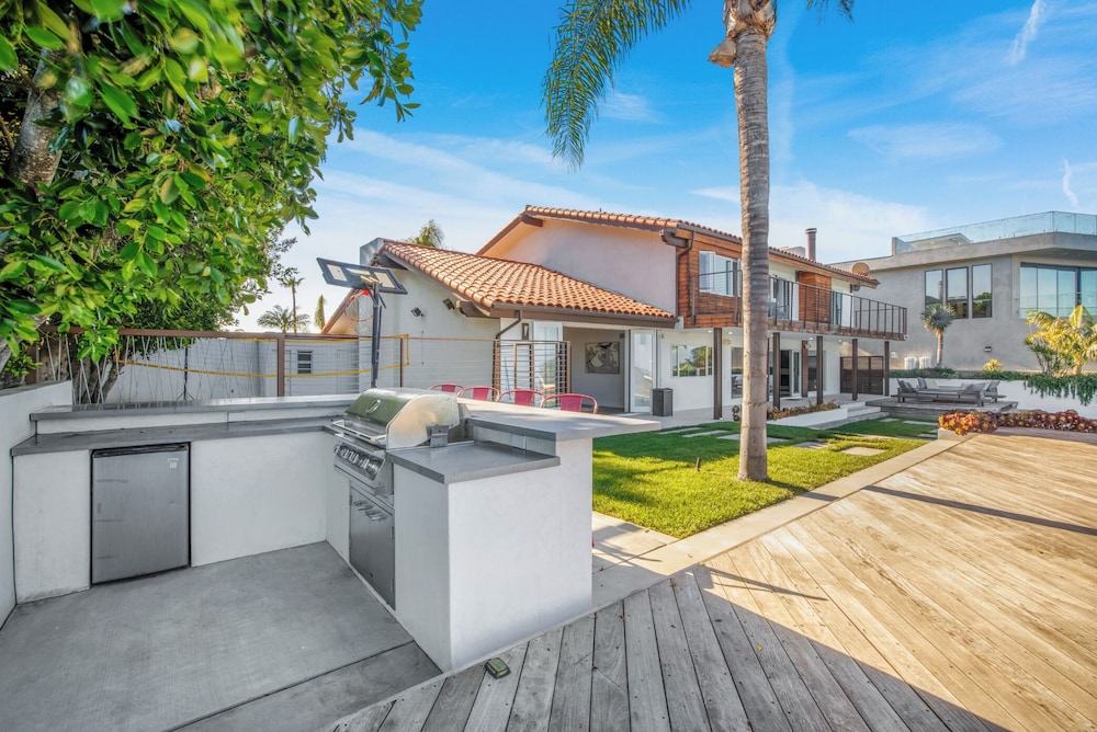 Stradella View - Bel-air Oasis w/ Infinity Pool & Stunning Panoramic Views