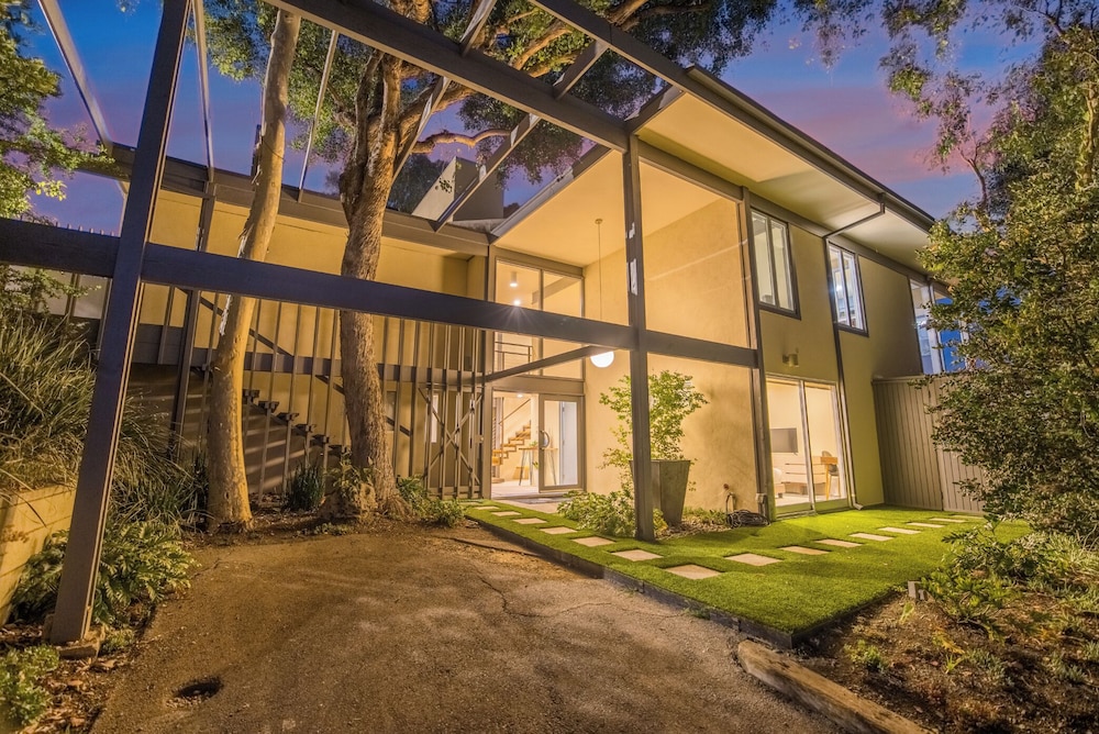 Solara Point - Sunset to Skyline With Pool & Epic Views