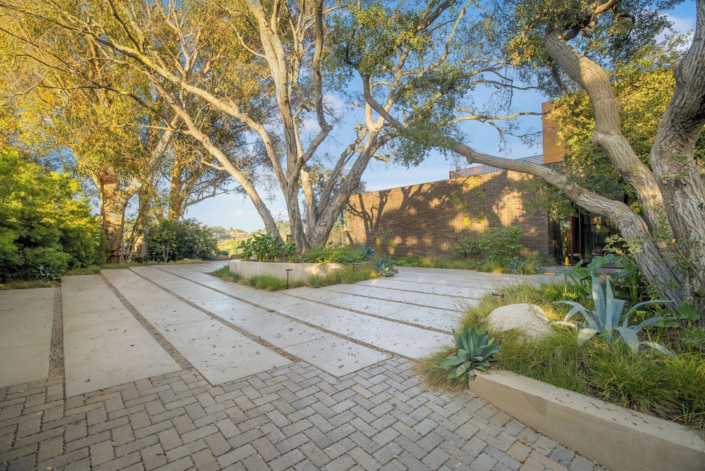 Oak Pass Manor: Indoor-outdoor Luxury With Pool, Sauna & Panoramic Views