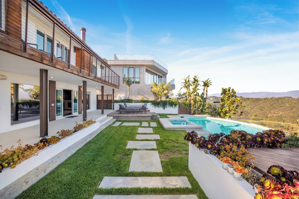 Stradella View - Bel-air Oasis w/ Infinity Pool & Stunning Panoramic Views