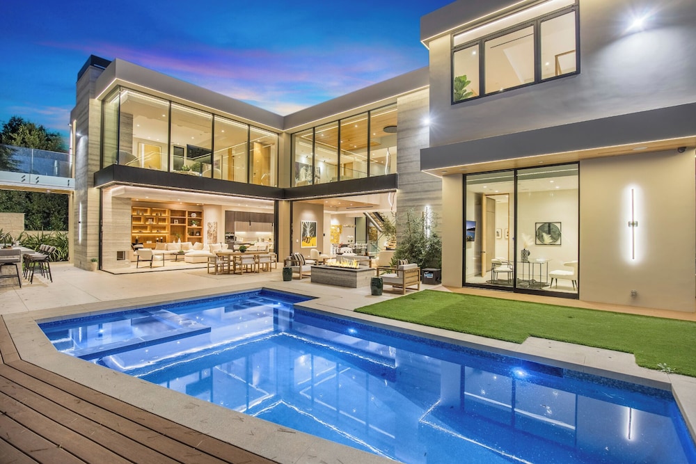 Hutton Modern - Image 1