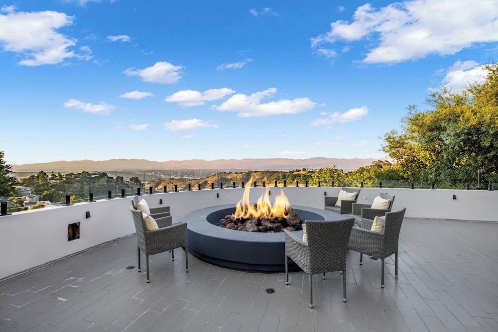 Los Angeles Vacations - Bel Air Yacht Mansion - Property Image 1