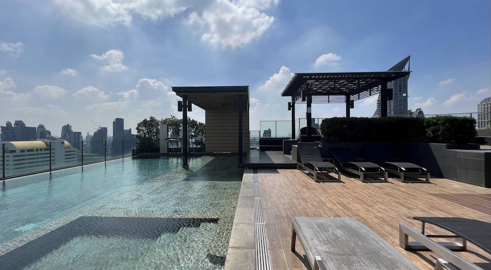 Free Airport Pick Up Rooftop Pool Jacuzzi Gym BTS Emqartier Shopping Mall