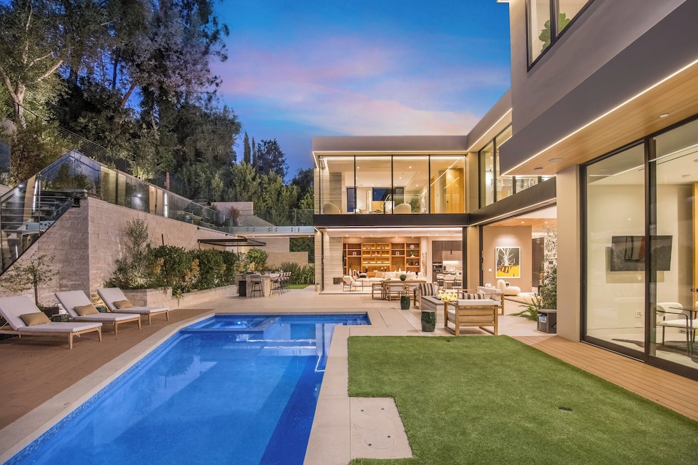 Hutton Modern