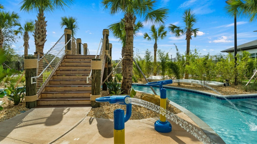 Upstay: Family-friendly 4BR Townhouse w Pool & BBQ