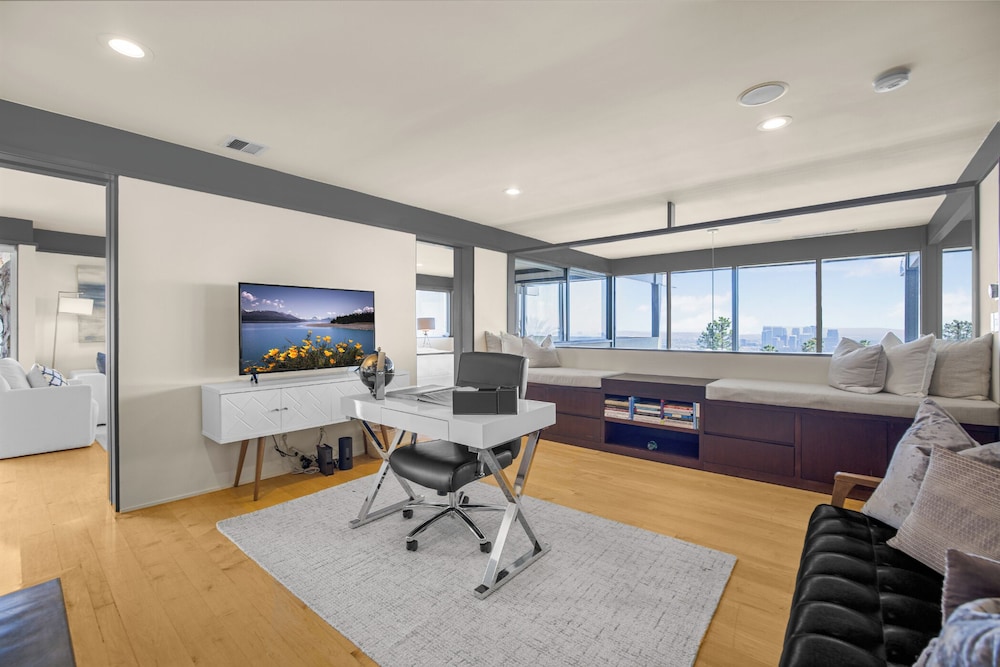 Solara Point - Sunset to Skyline With Pool & Epic Views