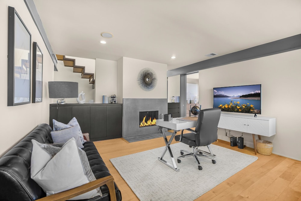 Solara Point - Sunset to Skyline With Pool & Epic Views