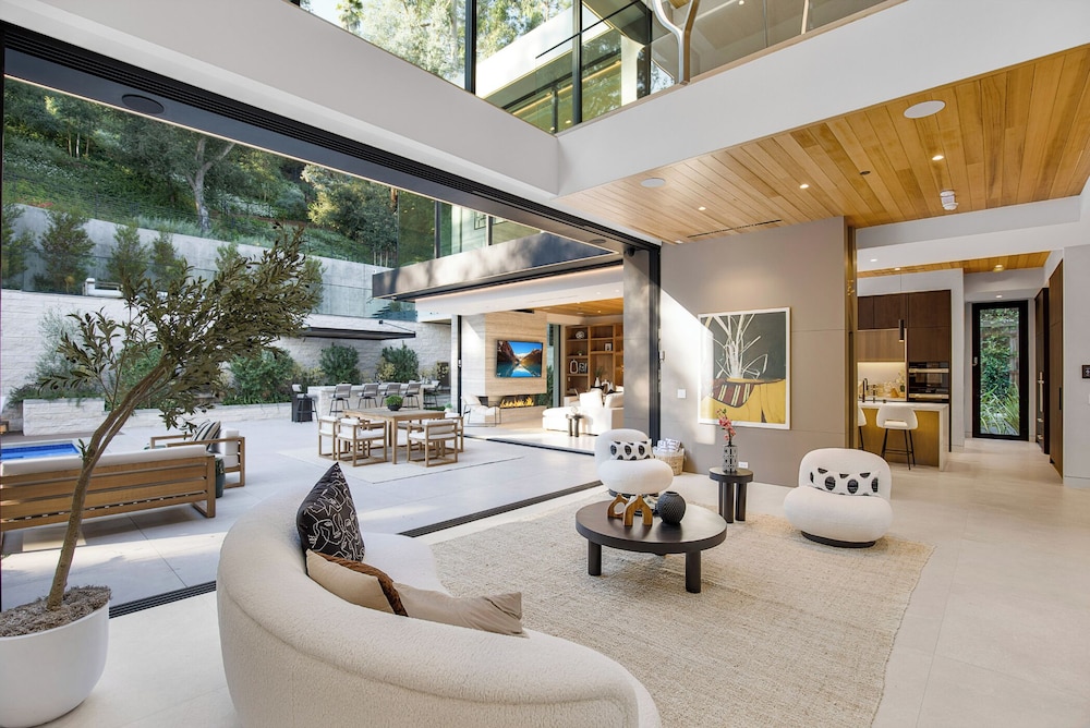 Hutton Modern